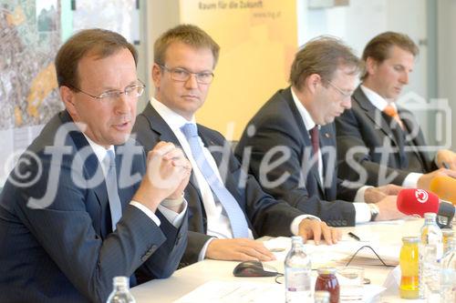 Wintersteiger bleibt auf Rekordkurs: Präsentation Jahresergebnis 2006 und Prognose 2007 . Foto v.li.na.re: Geschäftsführer der BIG Bundes Immobilien Gesellschaft: DI Wolfgang Gleissner; DI Christoph Stadlhuber;  Mag.Wolfgang Hammerer; Mag.Ernst Eichinger (MBA Pressesprecher BIG)