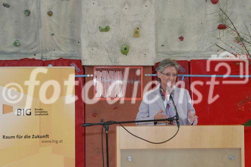 BM dr. Claudia Schmied ging auf die geplanten Bauvorhaben und dringend anstehende Reformen im Schulwesen ein.