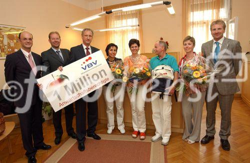 Hubert Loschek (Steiermaerkische Sparkasse), Mag.Peter Eitzenberger (VBV),Heinz Behacker (VBV), Margit Meglitsch, Manuela Neugebauer (1 MLn VBV Kundin) Dr.Helmut Meglitsch, Andrea Sturm, Heinz Walcher (Steiermaerkische Sparkasse)