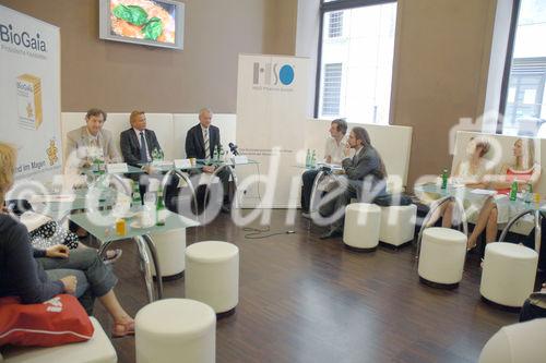 Lactobacillus reuteri Protectis, die natürliche probiotische Nahrungsergänzung. Foto v.li.na.re: Prim.Dr.Christian Sebesta (Ärztl. Direktor - SMZ Donauspital); Helmut Essl (CEO); Prof.Dr. Frank Unger (Leiter Forschung und Entwicklung / HSO Pharma)