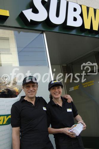 Foto: Herr und Frau Koch, Geschäftsleiter von Subway Zürich
Grand Opening des ersten Subway Restaurants in der Sihlstrasse 99 in Zürich durch die Geschäftsführerin  Brigitta Koch. (C) Fotodienst/Tabea Vogel. 