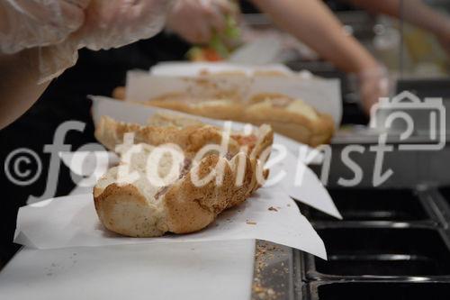 Grand Opening des ersten Subway Restaurants in der Sihlstrasse 99 in Zürich durch die Geschäftsführerin  Brigitta Koch. (C) Fotodienst/Tabea Vogel. 