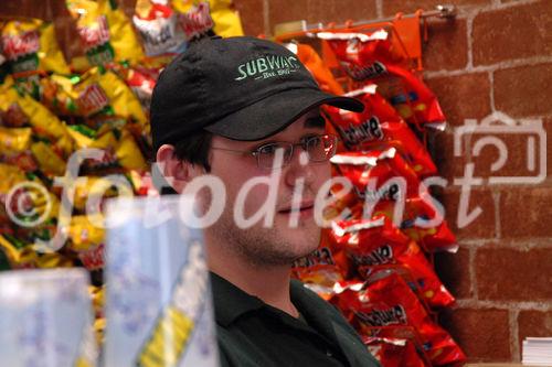 Grand Opening des ersten Subway Restaurants in der Sihlstrasse 99 in Zürich durch die Geschäftsführerin  Brigitta Koch. (C) Fotodienst/Tabea Vogel. 