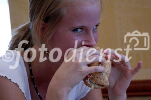 Grand Opening des ersten Subway Restaurants in der Sihlstrasse 99 in Zürich durch die Geschäftsführerin  Brigitta Koch. (C) Fotodienst/Tabea Vogel. 