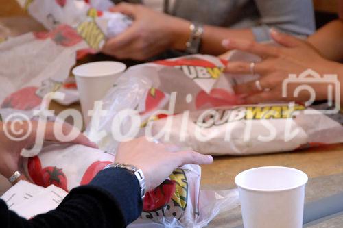 Grand Opening des ersten Subway Restaurants in der Sihlstrasse 99 in Zürich durch die Geschäftsführerin  Brigitta Koch. (C) Fotodienst/Tabea Vogel. 