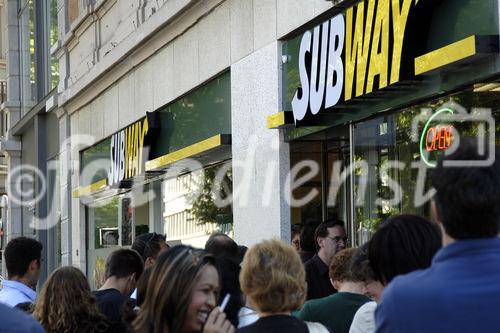 Grand Opening des ersten Subway Restaurants in der Sihlstrasse 99 in Zürich durch die Geschäftsführerin  Brigitta Koch. (C) Fotodienst/Tabea Vogel. 