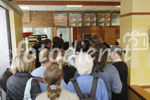 Eröffnung des ersten Subway Restaurant beim Bahnhof Zuerich Selnau. - (C)Fotodienst/Dieter Enz 