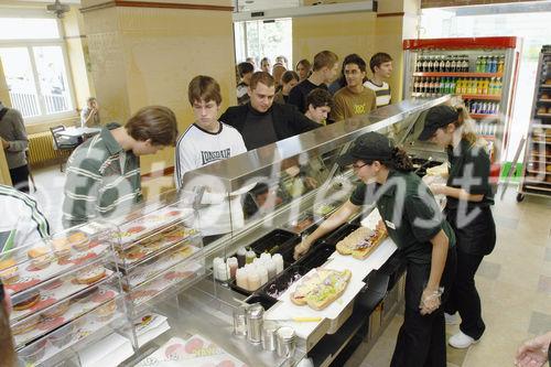 Eröffnung des ersten Subway Restaurant beim Bahnhof Zuerich Selnau. - (C)Fotodienst/Dieter Enz 