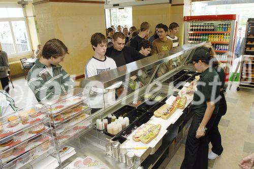 Eröffnung des ersten Subway Restaurant beim Bahnhof Zuerich Selnau. - (C)Fotodienst/Dieter Enz 