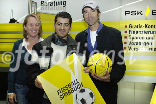 v.li.n.re. Dr. Herbert Götz (Vorstandsvorsitzender Öst.Post AG),Mag. Andrea Anditsch (PR Lebenshilfe Sbg.),Halil Kilinger (Fußballer),Erwin Palnsdorfer (Lebenshilfe Sbg),Mag. Manfred Feichter (Finanzdienstleistung Post AG).