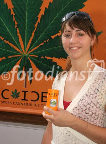 (C) Fotodienst/Anna Rauchenberger - Wien 01.08.2007 - C-ICE, der Schweizer Hanf-Eistee mit einzigartigem Geschmack macht anderen Erfrischungsgetränken Konkurrenz! FOTO: C-ICE Geschmackstest.