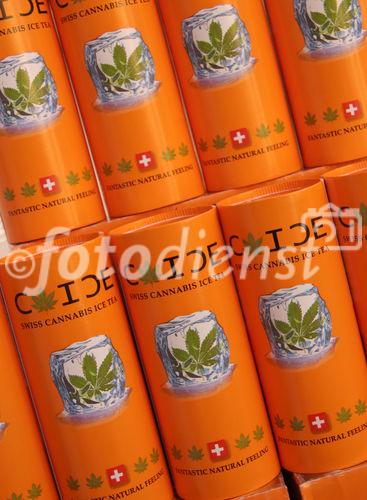 (C) Fotodienst/Anna Rauchenberger - Wien 01.08.2007 - C-ICE, der Schweizer Hanf-Eistee mit einzigartigem Geschmack macht anderen Erfrischungsgetränken Konkurrenz! FOTO: C-ICE Dosen