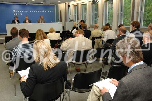 Jahres-Pressekonferenz 2006 des Deutschen Entwicklungsdienst GmbH in Bonn