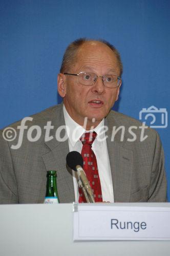 Jahres-Pressekonferenz 2006 des Deutschen Entwicklungsdienst GmbH in Bonn, Dr.uwe Runge