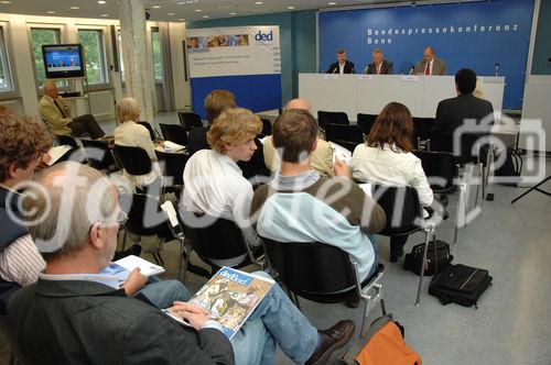 Jahres-Pressekonferenz 2006 des Deutschen Entwicklungsdienst GmbH in Bonn