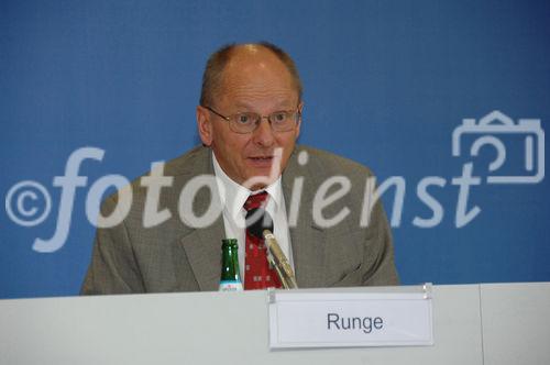 Jahres-Pressekonferenz 2006 des Deutschen Entwicklungsdienst GmbH in Bonn,
Dr. Uwe Runge DED Verwaltungs-ratsvorsitzende