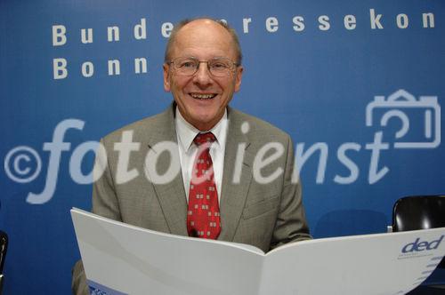 Jahres-Pressekonferenz 2006 des Deutschen Entwicklungsdienst GmbH in Bonn,Dr. Uwe Runge DED Verwaltungs-ratsvorsitzende