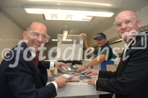 Illegal ist nicht mehr legal: Software - Pirat rechtskräftig zu vier Monaten Freiheitsstrafe (bedingt) verurteilt.
Foto v.li: Guido Kucsko (Rechtsanwalt - Schönherr Rechtsanwälte GmbH); Georg Herrnleben (Director Central & Eastern Europe -BSA Europe)
©fotodienst/Nadine Bargad