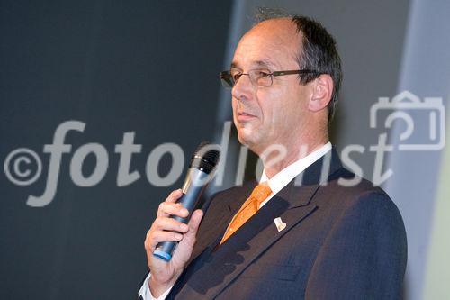 (C) fotodienst/Anna Rauchenberger -  Wien, am 28.09.2009 - Heute wurde im Rahmen einer Gala in der Wirtschaftskammer Österreich der Staatspreis für Multimedia und e-Business verliehen. FOTO: Prof. Dr. Peter A. Bruck, Geschäftsführer Research Studios Austria ForschungsgmbH, Ehrenamtlicher Obman Internationale Center for New Media