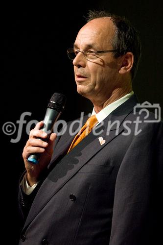 (C) fotodienst/Anna Rauchenberger -  Wien, am 28.09.2009 - Heute wurde im Rahmen einer Gala in der Wirtschaftskammer Österreich der Staatspreis für Multimedia und e-Business verliehen. FOTO: Prof. Dr. Peter A. Bruck, Geschäftsführer Research Studios Austria ForschungsgmbH, Ehrenamtlicher Obman Internationale Center for New Media