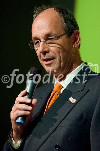 (C) fotodienst/Anna Rauchenberger -  Wien, am 28.09.2009 - Heute wurde im Rahmen einer Gala in der Wirtschaftskammer Österreich der Staatspreis für Multimedia und e-Business verliehen. FOTO: Prof. Dr. Peter A. Bruck, Geschäftsführer Research Studios Austria ForschungsgmbH, Ehrenamtlicher Obman Internationale Center for New Media