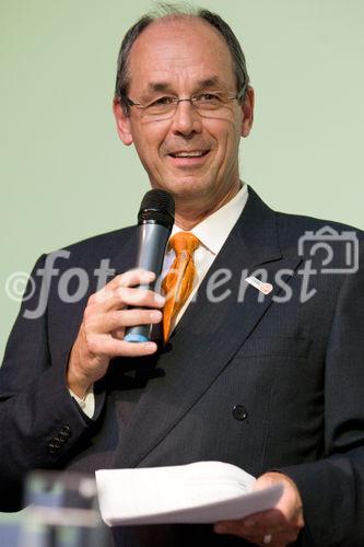 (C) fotodienst/Anna Rauchenberger -  Wien, am 28.09.2009 - Heute wurde im Rahmen einer Gala in der Wirtschaftskammer Österreich der Staatspreis für Multimedia und e-Business verliehen. FOTO: Prof. Dr. Peter A. Bruck, Geschäftsführer Research Studios Austria ForschungsgmbH, Ehrenamtlicher Obman Internationale Center for New Media