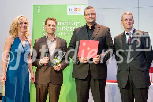 (C) fotodienst/Anna Rauchenberger -  Wien, am 28.09.2009 - Heute wurde im Rahmen einer Gala in der Wirtschaftskammer Österreich der Staatspreis für Multimedia und e-Business verliehen. FOTO: Anitra Eggler, Geschäftsführerin Mamma Media, Preisträger Blue Monkeys GmbH mit dem Projekt 'epunet.at', Kategorie 'e-Commerce und e-Services', Dr. Herwig Höllinger, Generalsekretär Stv. Wirtschaftskammer Österreich