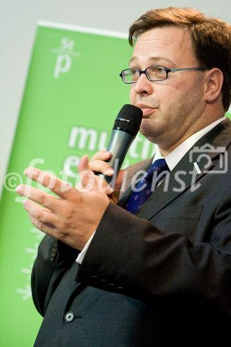 (C) fotodienst/Anna Rauchenberger -  Wien, am 28.09.2009 - Heute wurde im Rahmen einer Gala in der Wirtschaftskammer Österreich der Staatspreis für Multimedia und e-Business verliehen. FOTO: Christian Rupp, Sprecher der Plattform Digitales Österreich, Bundeskanzleramt