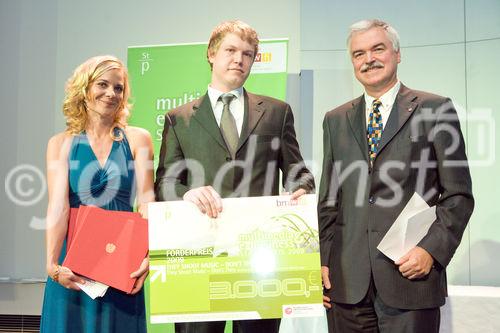 (C) fotodienst/Anna Rauchenberger -  Wien, am 28.09.2009 - Heute wurde im Rahmen einer Gala in der Wirtschaftskammer Österreich der Staatspreis für Multimedia und e-Business verliehen. FOTO: Anitra Eggler, Geschäftsführerin Mamma Media, Preisträger They Shoot Music - Don?t They  mit dem Projekt 'They Shoot Music - Don?t They' Förderpreis Talent trifft Markt, Univ. Prof. Dr. Gerald Futschek, Präsident, Österreichische Computer Gesellschaft