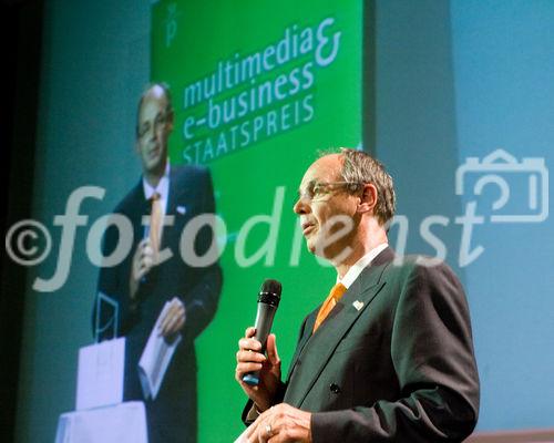 (C) fotodienst/Anna Rauchenberger -  Wien, am 28.09.2009 - Heute wurde im Rahmen einer Gala in der Wirtschaftskammer Österreich der Staatspreis für Multimedia und e-Business verliehen. FOTO: Prof. Dr. Peter A. Bruck, Geschäftsführer Research Studios Austria ForschungsgmbH, Ehrenamtlicher Obman Internationale Center for New Media