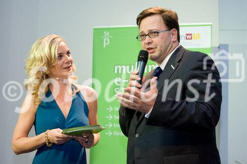 (C) fotodienst/Anna Rauchenberger -  Wien, am 28.09.2009 - Heute wurde im Rahmen einer Gala in der Wirtschaftskammer Österreich der Staatspreis für Multimedia und e-Business verliehen. FOTO: Anitra Eggler, Geschäftsführerin Mamma Media, Christian Rupp, Sprecher der Plattform Digitales Österreich, Bundeskanzleramt