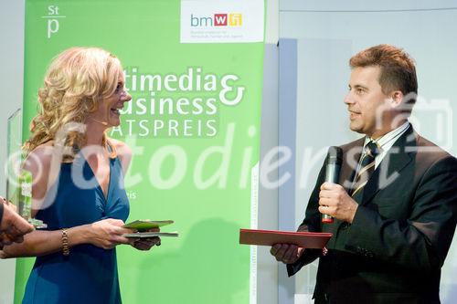 (C) fotodienst/Anna Rauchenberger -  Wien, am 28.09.2009 - Heute wurde im Rahmen einer Gala in der Wirtschaftskammer Österreich der Staatspreis für Multimedia und e-Business verliehen. FOTO: Anitra Eggler, Geschäftsführerin Mamma Media, Preisträger Unisys Oesterreich GmbH mit dem Projekt 'EAZV' Kategorie 'E-Government und Bürgerservice'