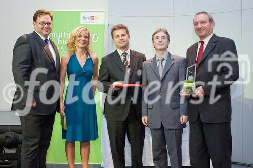 (C) fotodienst/Anna Rauchenberger -  Wien, am 28.09.2009 - Heute wurde im Rahmen einer Gala in der Wirtschaftskammer Österreich der Staatspreis für Multimedia und e-Business verliehen. FOTO:  Christian Rupp, Sprecher der Plattform Digitales Österreich, Bundeskanzleramt, Anitra Eggler, Geschäftsführerin Mamma Media, Preisträger Unisys Oesterreich GmbH mit dem Projekt 'EAZV' Kategorie 'E-Government und Bürgerservice'
