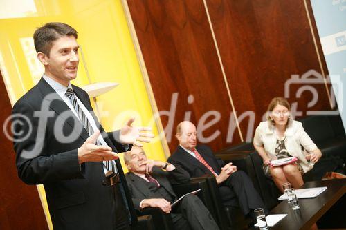 20 Jahre Aktienforum - 1 Jahr Mitgliedschaft bei EuropeanIssuers, Foto: Markus Fichtinger, Geschäftsführer Aktienforum, Hellmut Longin, Präsident Aktienforum, Jacques Schraven, Chairman EuropeanIssuers, Dorien Fransens, Generalsekretärin EuropeanIssuers, 