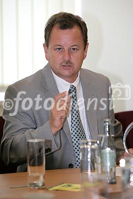 Pressekonferenz der Firma Helios, Vorstellung von Bauprojekten, Schloß Merseburg