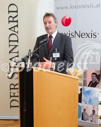 (c) fotodienst / Anna Rauchenberger - Wien, am 10.06.2010 -  Der Verlag Lexis Nexis lud heute ins Palais Schönborn in der Laudongasse zum Sommerfest. Nach kurzer Begrüßung konnten sich die rund 300 Gäste im Garten bei Erfrischungen und Snacks stärken. FOTO: Dekan Heinz Mayer, Dekan der Rechtswissenschaftlichen Fakultät