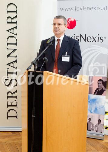 (c) fotodienst / Anna Rauchenberger - Wien, am 10.06.2010 -  Der Verlag Lexis Nexis lud heute ins Palais Schönborn in der Laudongasse zum Sommerfest. Nach kurzer Begrüßung konnten sich die rund 300 Gäste im Garten bei Erfrischungen und Snacks stärken. FOTO: Dr. Andreas Konecny, Institut für ZVR