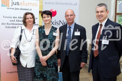 (c) fotodienst / Anna Rauchenberger - Wien, am 10.06.2010 -  Der Verlag Lexis Nexis lud heute ins Palais Schönborn in der Laudongasse zum Sommerfest. Nach kurzer Begrüßung konnten sich die rund 300 Gäste im Garten bei Erfrischungen und Snacks stärken.