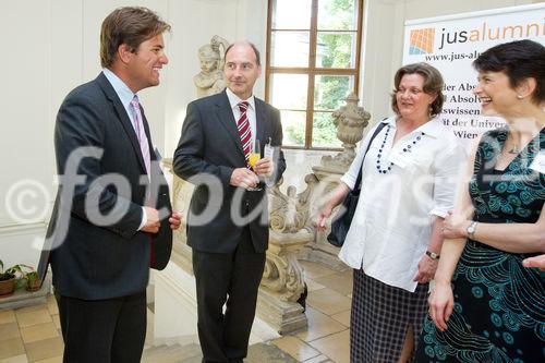 (c) fotodienst / Anna Rauchenberger - Wien, am 10.06.2010 -  Der Verlag Lexis Nexis lud heute ins Palais Schönborn in der Laudongasse zum Sommerfest. Nach kurzer Begrüßung konnten sich die rund 300 Gäste im Garten bei Erfrischungen und Snacks stärken.