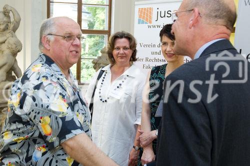 (c) fotodienst / Anna Rauchenberger - Wien, am 10.06.2010 -  Der Verlag Lexis Nexis lud heute ins Palais Schönborn in der Laudongasse zum Sommerfest. Nach kurzer Begrüßung konnten sich die rund 300 Gäste im Garten bei Erfrischungen und Snacks stärken.