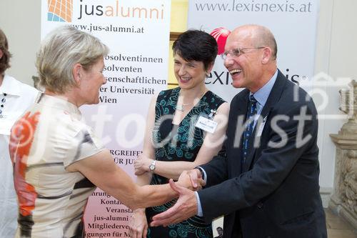 (c) fotodienst / Anna Rauchenberger - Wien, am 10.06.2010 -  Der Verlag Lexis Nexis lud heute ins Palais Schönborn in der Laudongasse zum Sommerfest. Nach kurzer Begrüßung konnten sich die rund 300 Gäste im Garten bei Erfrischungen und Snacks stärken.