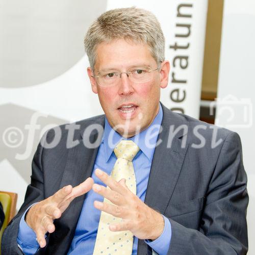  (c) fotodienst/Anna Rauchenberger - Wien, am 11.10.2011 -  Die Fachgruppe UBIT (Unternehmensberatung und IT) beauftragte die Alpen Adria Universität Klagenfurt mit einer Studie über die gesamtwirtschaftlichen Effekte, die vom Software- und IT-Sektor auf die Gesamtwirtschaft ausgehen. Die aktuellen Daten bestätigen der IT einen wesentlichen Stellenwert als Generator und Stimulator der österreichischen Wertschöpfung. FOTO KommR Robert Bodenstein, Obmann der Fachgruppe UBIT (Unternehmensberatung und Informationstechnologie), WKW: