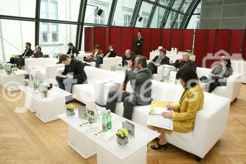 (C) fotodienst/Anna Rauchenberger - Wien, 12.3.2009 - Raiffeisen Informatik widmet sich auf der MEET iT 09 dem Thema 'Omnipräsenz der IT' und blickt auf 40 Jahre Erfahrung zurück. Auf der Pressekonferenz in der Hofburg wurden Zukunftsthemen der IT-Branche beleuchtet. FOTO: Pressekonferenz