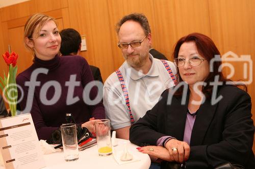 (C) fotodienst/Anna Rauchenberger - Wien, 19.3.2009 - Jura Österreich lud zu außerordentlichen Sternstunden des Kaffees in die 'Laterne' der Wiener URANIA ein und präsentierte die neue Signatur-Line des Unternehmens, Kaffee-Vollautomaten, die Technik, Design, Genuss und Luxus vereinen. Ein Barista Profi-Kaffee-Sommelier zeigte professionelle  Zubereitung von Kaffee.