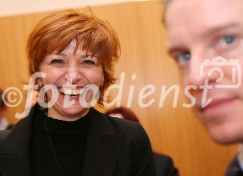 (C) fotodienst/Anna Rauchenberger - Wien, 19.3.2009 - Jura Österreich lud zu außerordentlichen Sternstunden des Kaffees in die 'Laterne' der Wiener URANIA ein und präsentierte die neue Signatur-Line des Unternehmens, Kaffee-Vollautomaten, die Technik, Design, Genuss und Luxus vereinen. Ein Barista Profi-Kaffee-Sommelier zeigte professionelle  Zubereitung von Kaffee.