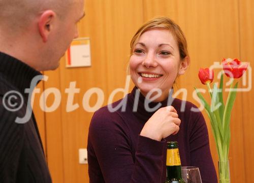 (C) fotodienst/Anna Rauchenberger - Wien, 19.3.2009 - Jura Österreich lud zu außerordentlichen Sternstunden des Kaffees in die 'Laterne' der Wiener URANIA ein und präsentierte die neue Signatur-Line des Unternehmens, Kaffee-Vollautomaten, die Technik, Design, Genuss und Luxus vereinen. Ein Barista Profi-Kaffee-Sommelier zeigte professionelle  Zubereitung von Kaffee.