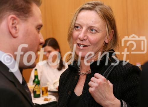 (C) fotodienst/Anna Rauchenberger - Wien, 19.3.2009 - Jura Österreich lud zu außerordentlichen Sternstunden des Kaffees in die 'Laterne' der Wiener URANIA ein und präsentierte die neue Signatur-Line des Unternehmens, Kaffee-Vollautomaten, die Technik, Design, Genuss und Luxus vereinen. Ein Barista Profi-Kaffee-Sommelier zeigte professionelle  Zubereitung von Kaffee.