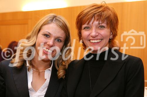 (C) fotodienst/Anna Rauchenberger - Wien, 19.3.2009 - Jura Österreich lud zu außerordentlichen Sternstunden des Kaffees in die 'Laterne' der Wiener URANIA ein und präsentierte die neue Signatur-Line des Unternehmens, Kaffee-Vollautomaten, die Technik, Design, Genuss und Luxus vereinen. Ein Barista Profi-Kaffee-Sommelier zeigte professionelle  Zubereitung von Kaffee.