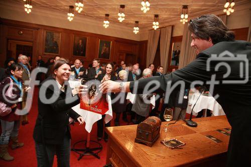 Business Talk mit Angela Kresch 'Vom Familienbetrieb zum Weltkonzern'
(C) fotodienst, Martina Draper

Getreu dem Motto UnternehmerInnen berichten über ihre Erfahrungen lud INiTS Jungunternehmer und Gündungsinteressierte zu einem Business Talk mit Angelika Kresch ein. Angelika Kresch ? Vorstand der REMUS & SEBRING Holding AG - berichtete über die Gründung und Entwicklung ihres Unternehmens. Sie konnte interessante Einblicke in das erfolgreiche Unternehmen und die Beweggründe für die Selbständigkeit geben.?