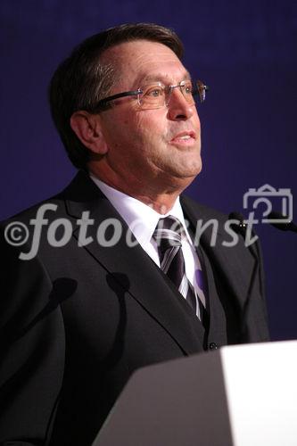 (C) fotodienst/Anna Rauchenberger - Wien, 20.3.2009 - Heute feierte die KBA-Mödling AG in Anwesenheit hochrangiger Ehrengäste aus Politik und Wirtschaft sowie führender Repräsentanten der deutschen Muttergesellschaft Koenig & Bauer AG (KBA) ihr 160-jähriges Firmenjubiläum im Technischen Museum Wien. Gleichzeitig wurde auch ein Führungswechsel gefeiert. FOTO: Vorstandsvorsitzende KommR Wolfgang Schischek (KBA-Mödling)